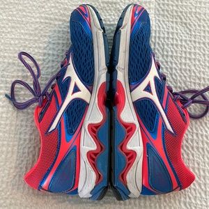 Mizuno running shoes, size 9. Worn but still great!